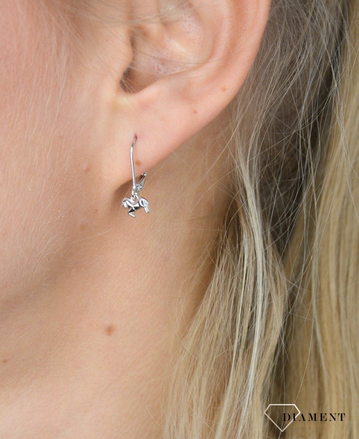 Kolczyki srebrne wiszące koniki JMAD0002SE00.jpg