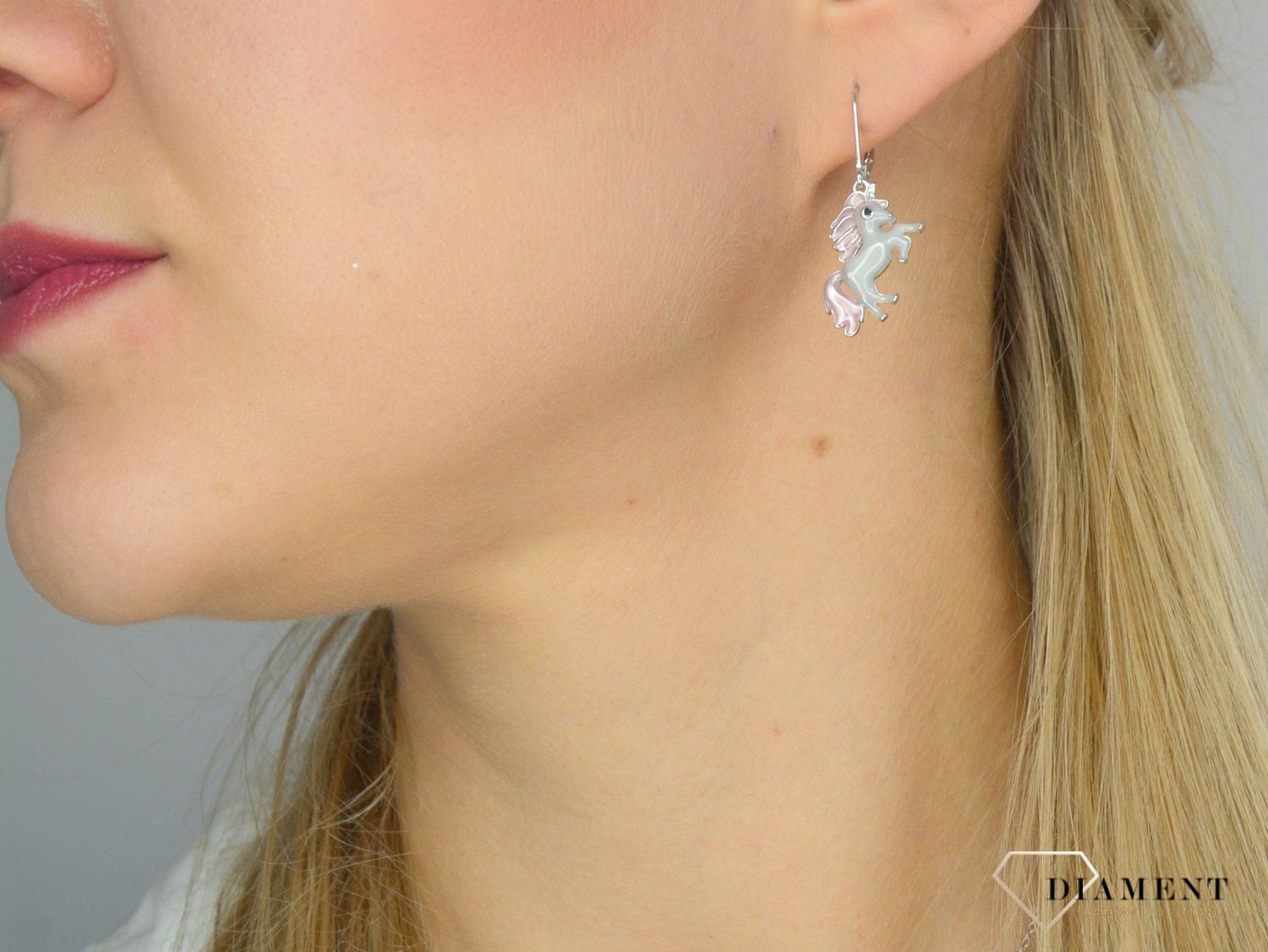 Srebrne kolczyki dla dziewczynki różowy jednorożec JMAD0011PE00 (2).jpg