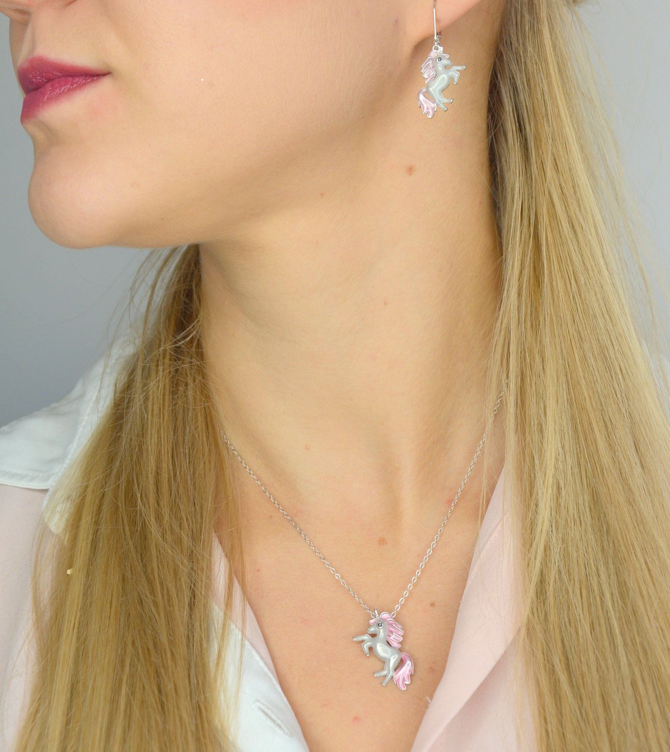 Srebrne kolczyki dla dziewczynki różowy jednorożec JMAD0011PE00 (2).jpg