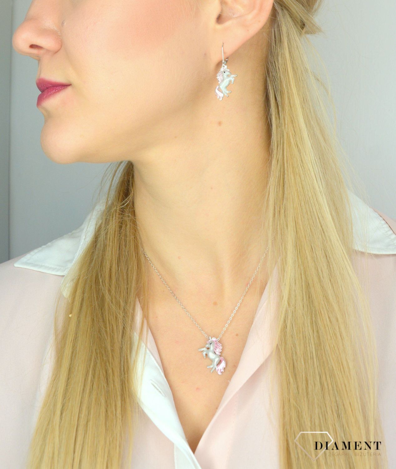 Srebrne kolczyki dla dziewczynki różowy jednorożec JMAD0011PE00 (2).jpg