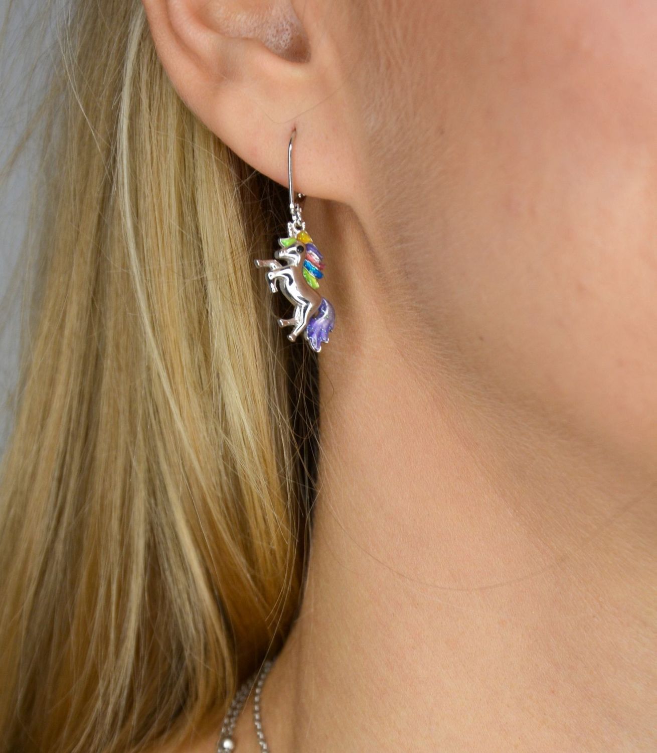 Srebrne kolczyki dla dziewczynki kolorowy jednorożec JMAD0011SE00..jpg