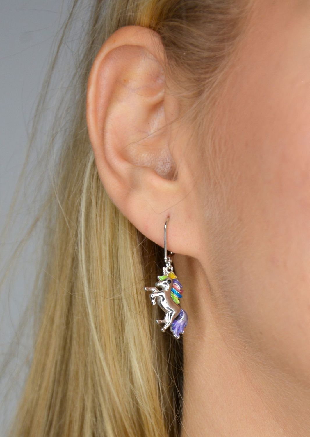 Srebrne kolczyki dla dziewczynki kolorowy jednorożec JMAD0011SE00..jpg