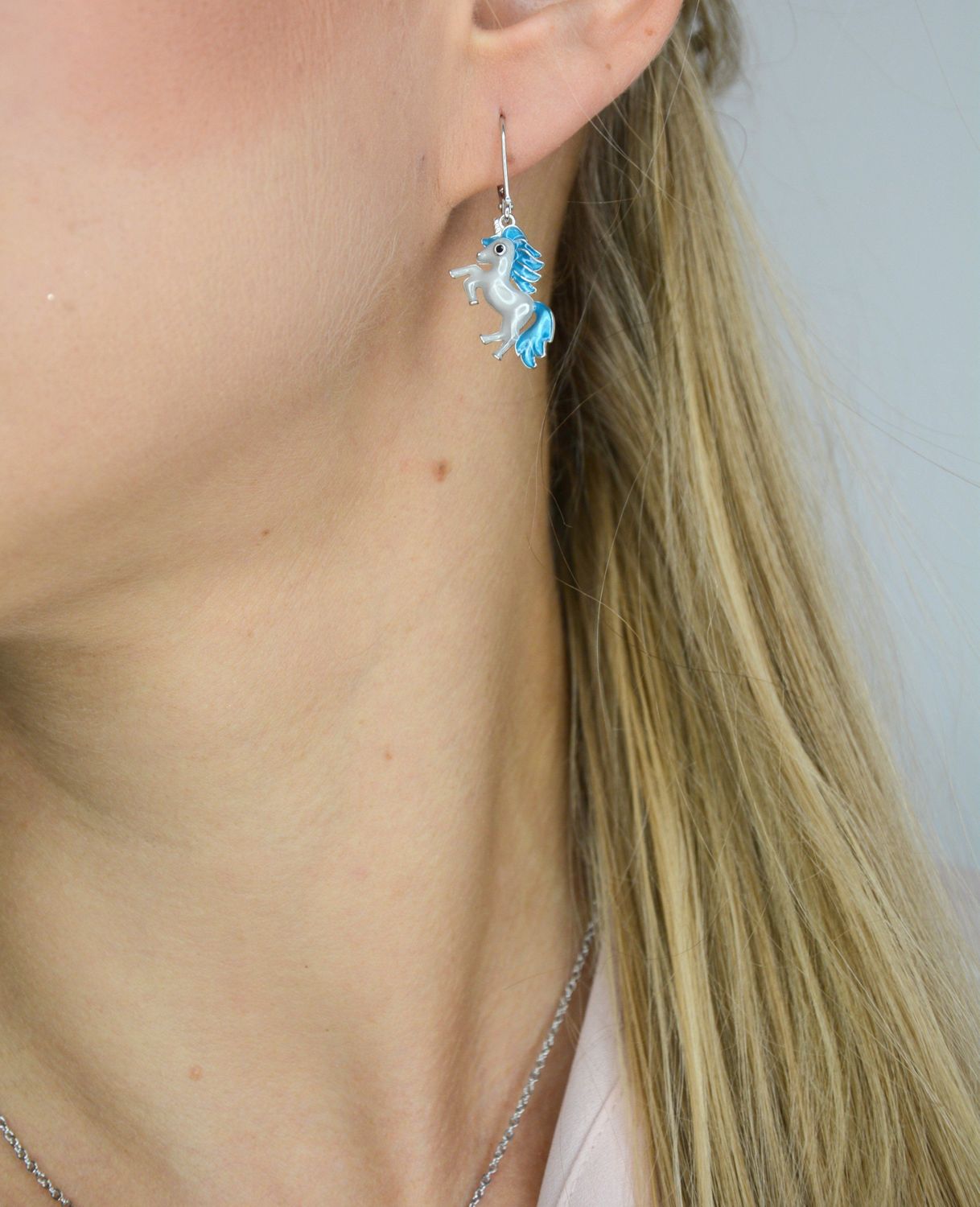 Srebrne kolczyki dla dziewczynki niebieski jednorożec JMAD0011TE00..jpg