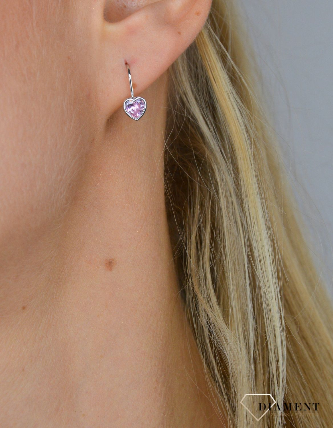 Kolczyki srebrne różowe serca z cyrkonnii JMAD0015PE01.jpg