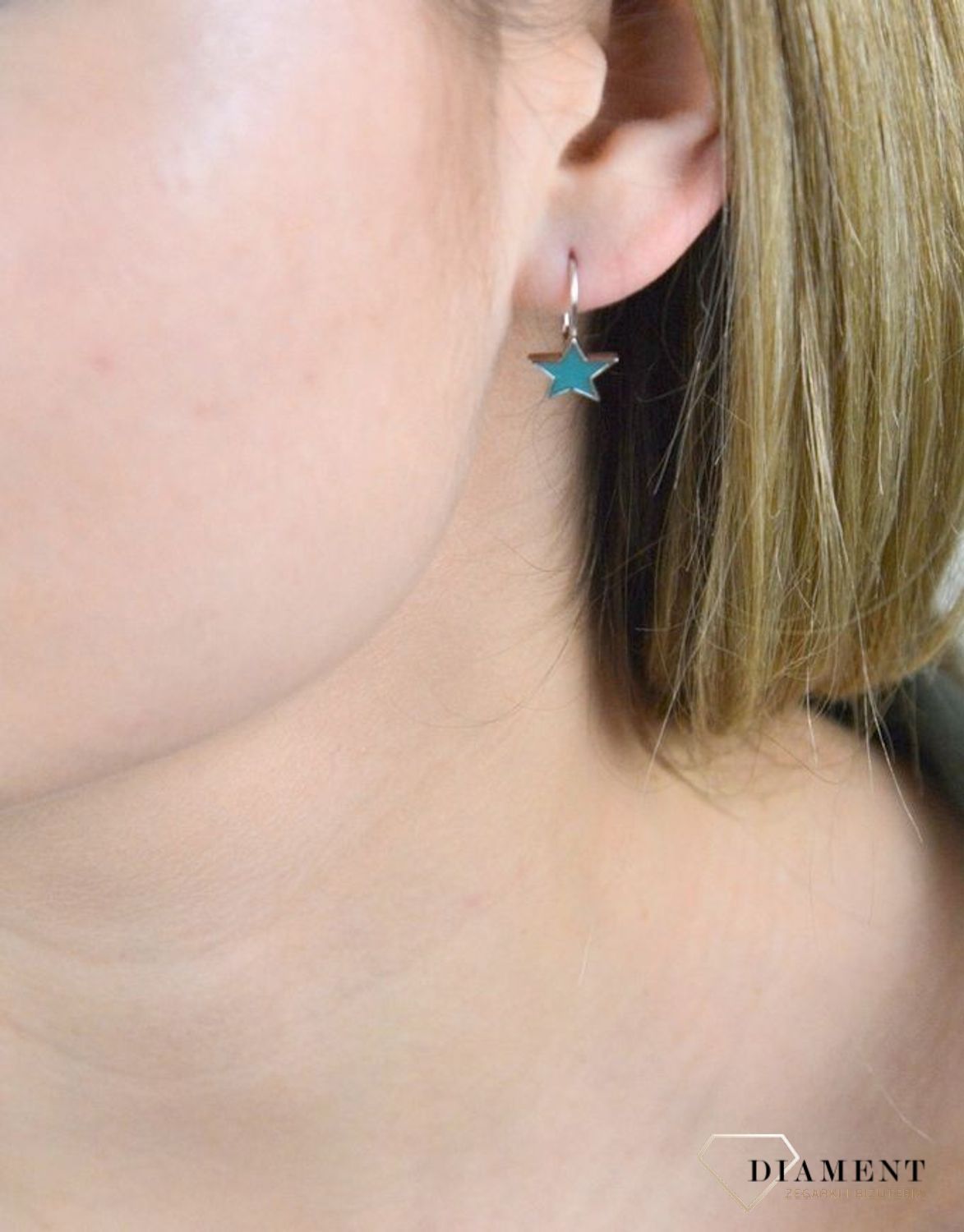 Kolczyki srebrne 925 błękitne gwiazdki świecące w ciemności Doskonałe na prezent dla dziecka. Kolczyki zostały wykonane z najwyższej jakości srebra próby 925. Urocze srebrne kolczyki w kształcie gwiaz.jpg