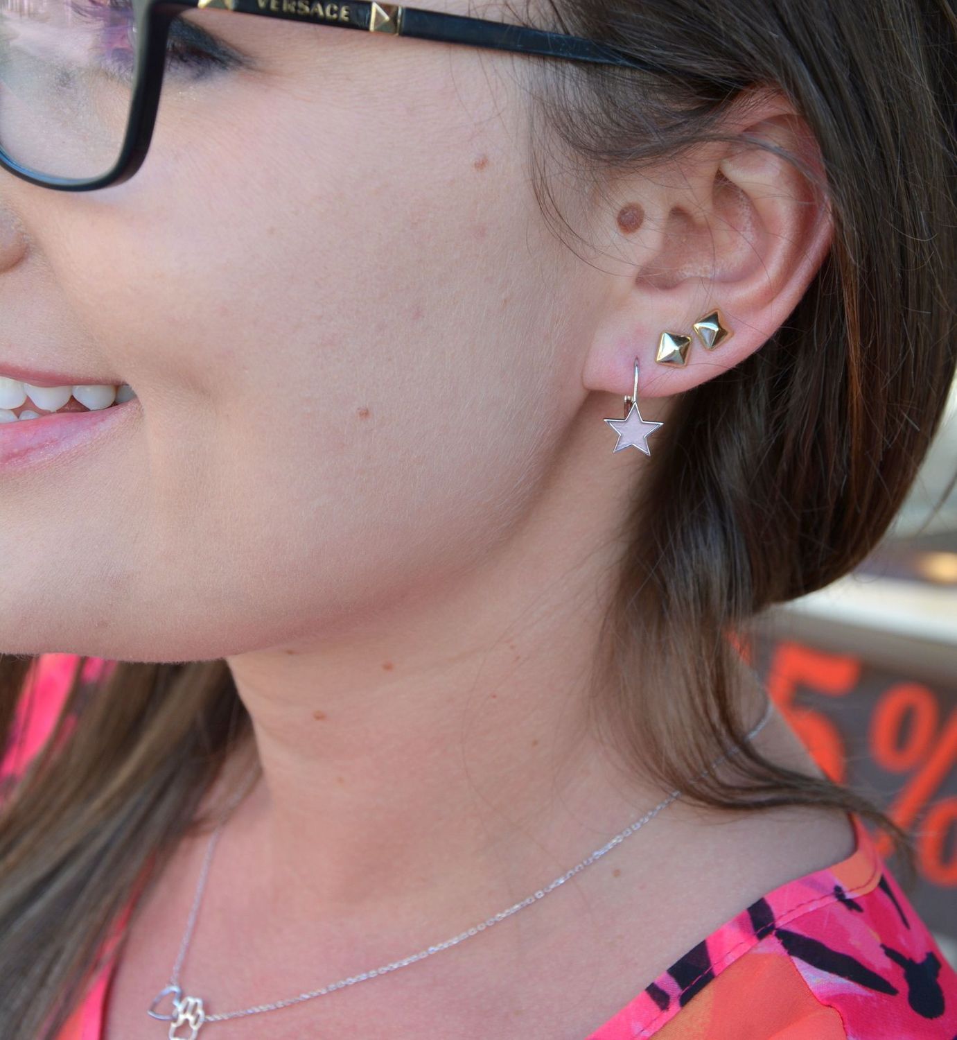 Srebrne kolczyki gwiazdki z różową masą jubilerską JMAD0023PE00.jpg