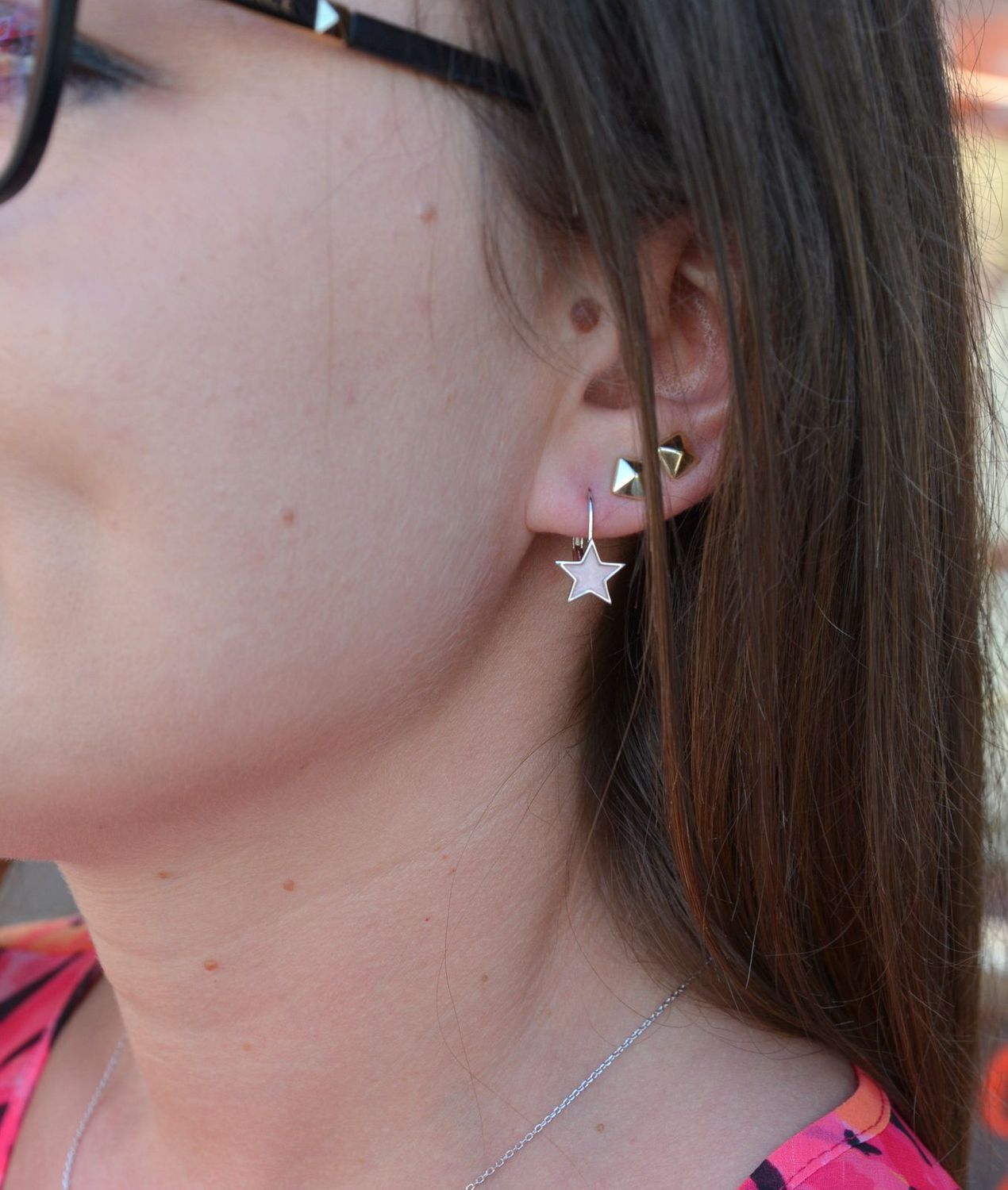 Srebrne kolczyki gwiazdki z różową masą jubilerską JMAD0023PE00.jpg