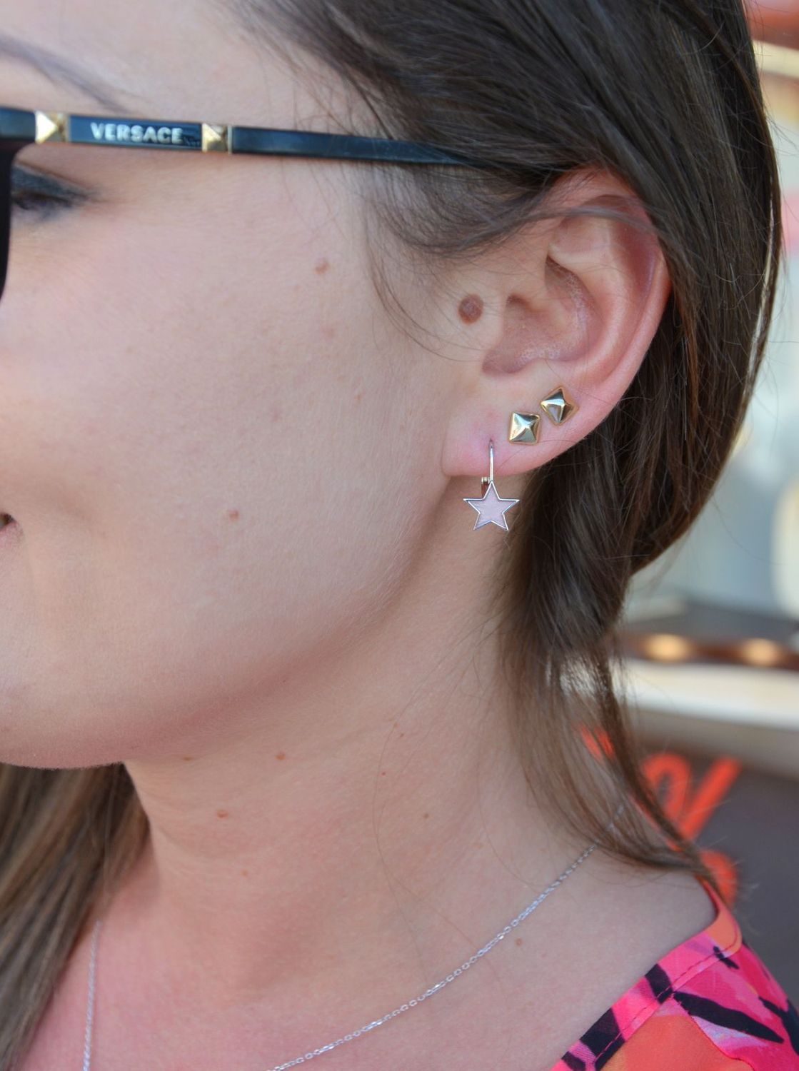 Srebrne kolczyki gwiazdki z różową masą jubilerską JMAD0023PE00.jpg