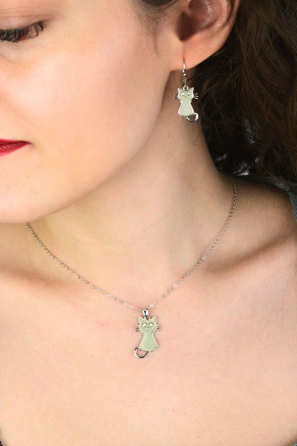 Kolczyki MINET dziecięce srebrne koty świecące w ciemności Ag 925.jpg