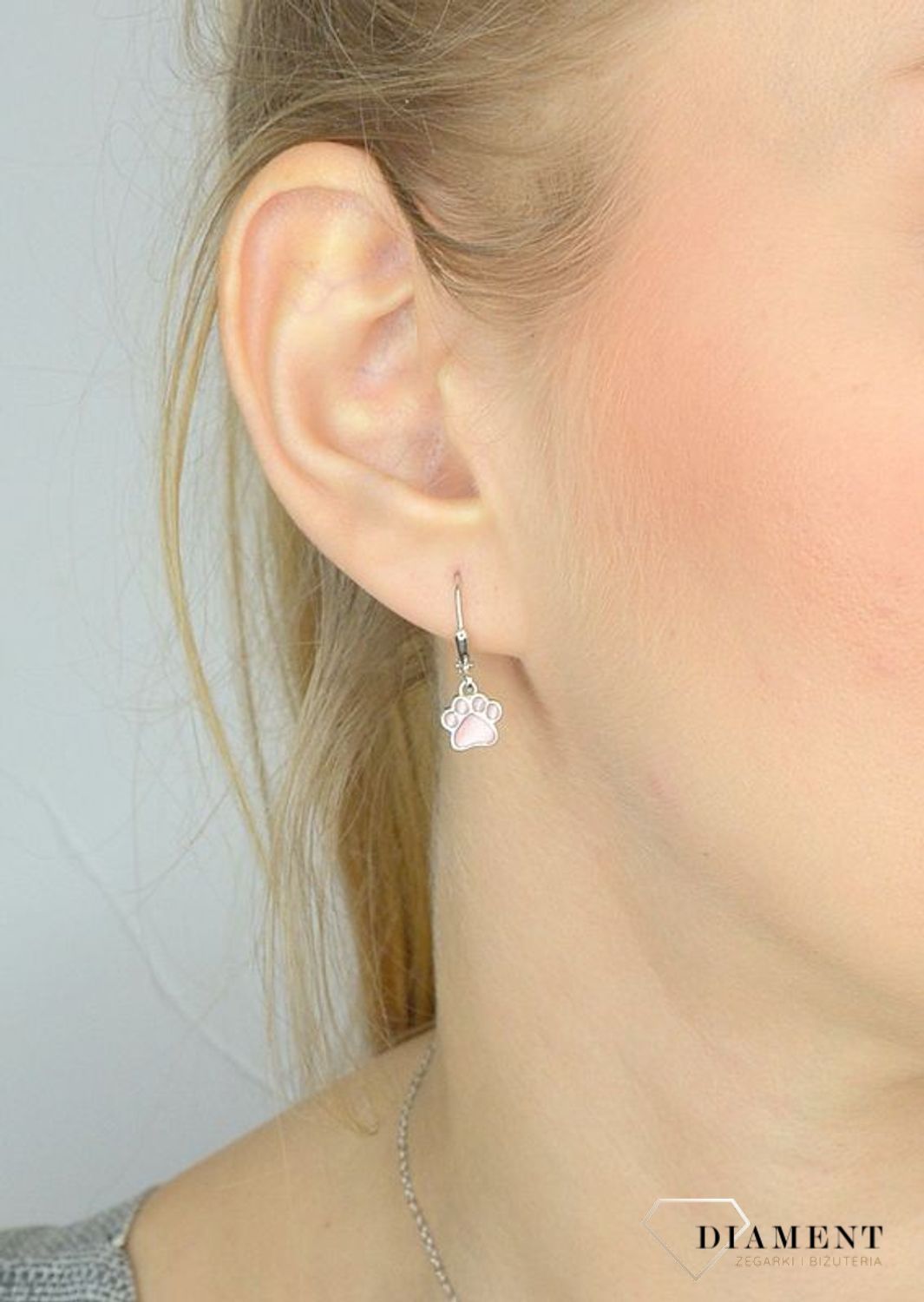 Srebrne kolczyki dla dziewczynki różowa łapka JMAD0025PE00.jpg