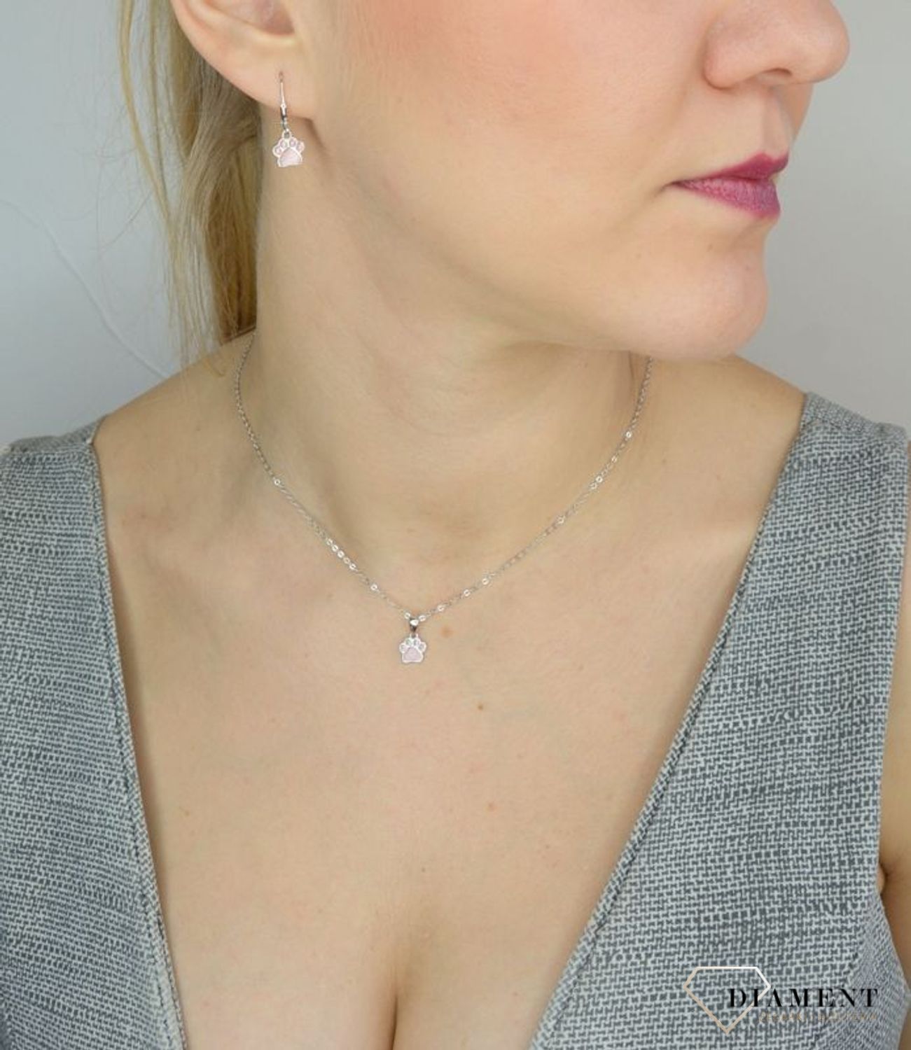 Srebrne kolczyki dla dziewczynki różowa łapka JMAD0025PE00.jpg