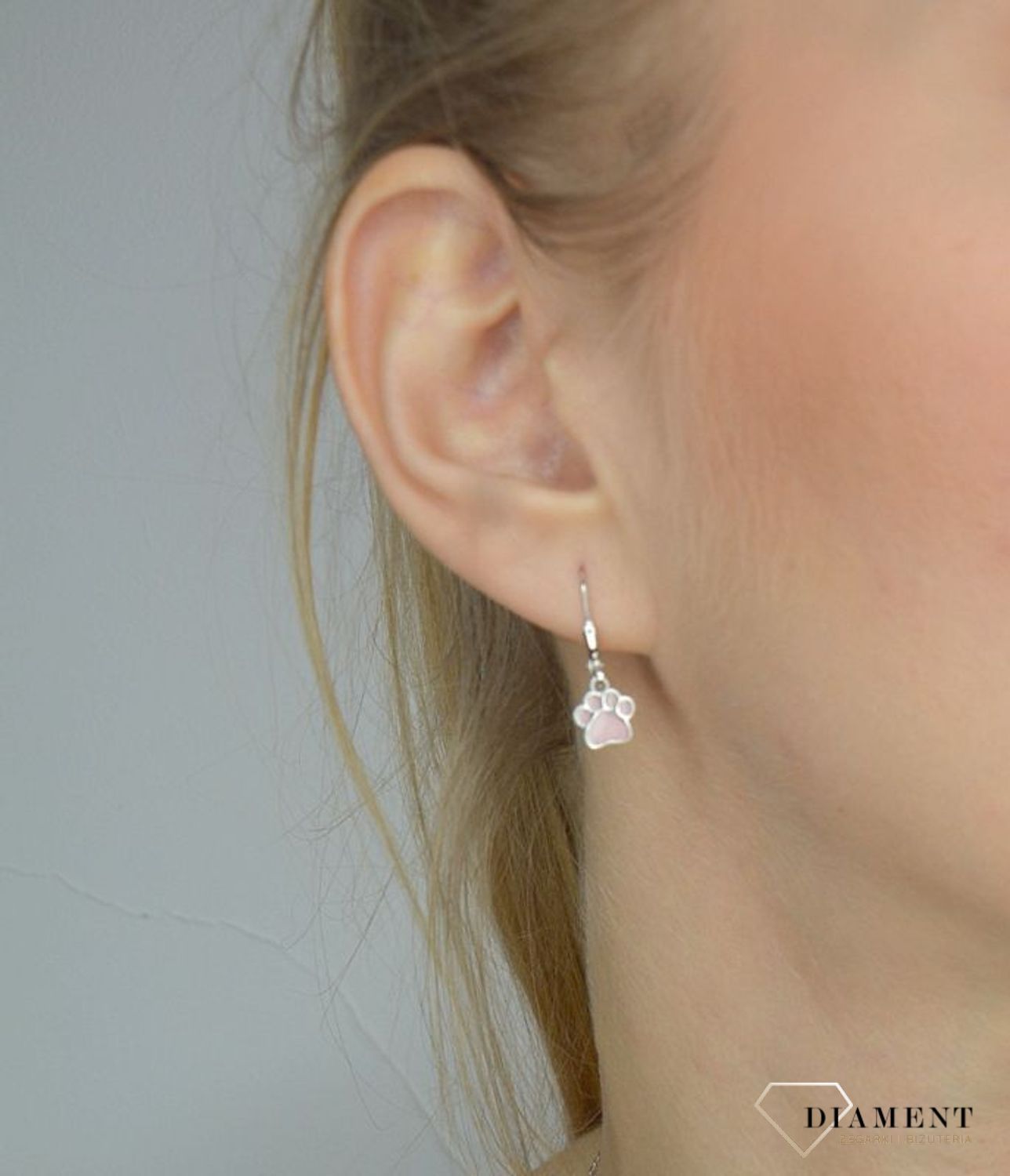 Srebrne kolczyki dla dziewczynki różowa łapka JMAD0025PE00.jpg