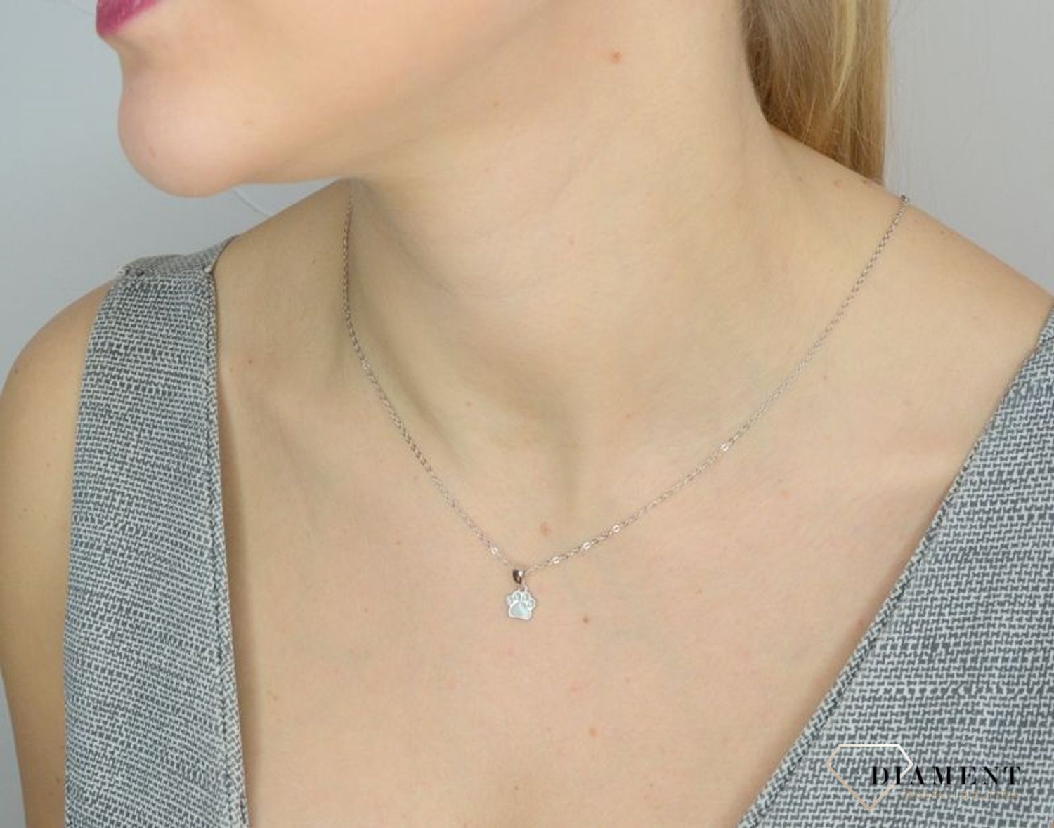 Srebrny naszyjnik dla dziewczynki łapka zwierzaka ....jpg