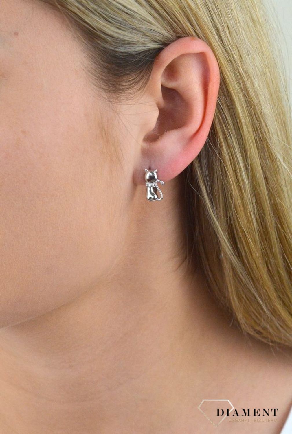 Kolczyki srebrne 'Kotek w muszce' angielskie zapięcie JMAD0027SE00.jpg