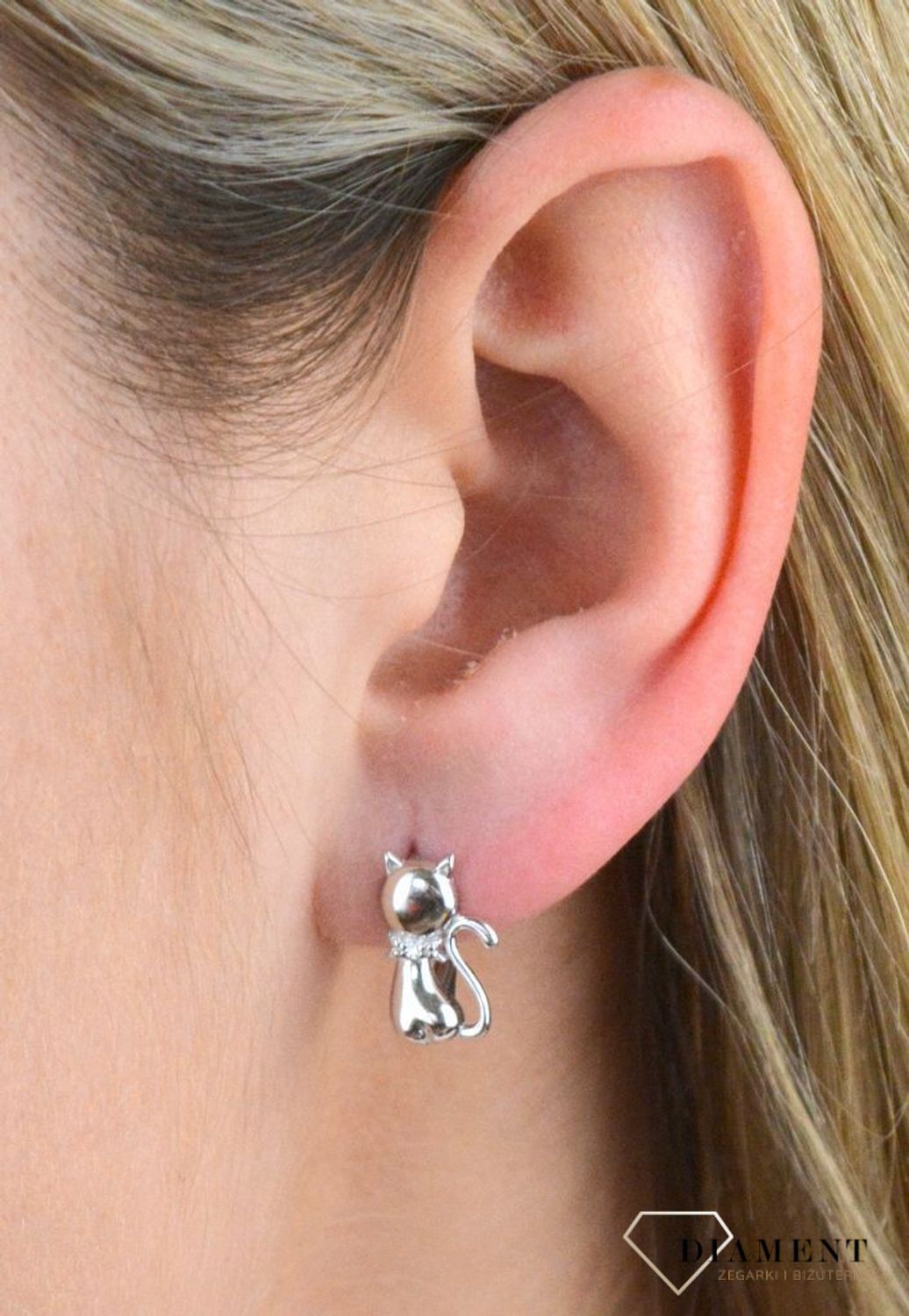 Kolczyki srebrne 'Kotek w muszce' angielskie zapięcie JMAD0027SE00.jpg