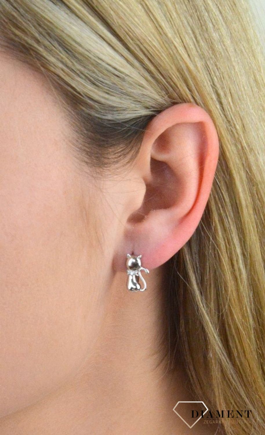 Kolczyki srebrne 'Kotek w muszce' angielskie zapięcie JMAD0027SE00.jpg