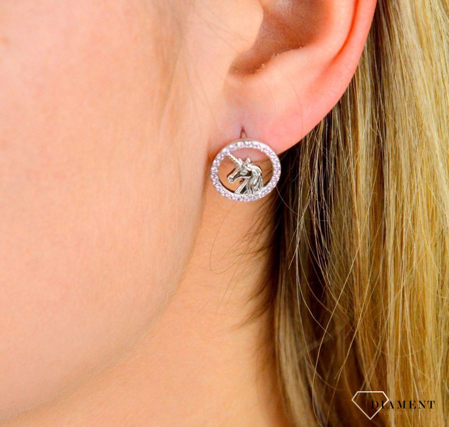 Srebrne kolczyki 'Jednorożce otoczone różowymi cyrkoniami' JMAD0028PE00.jpg