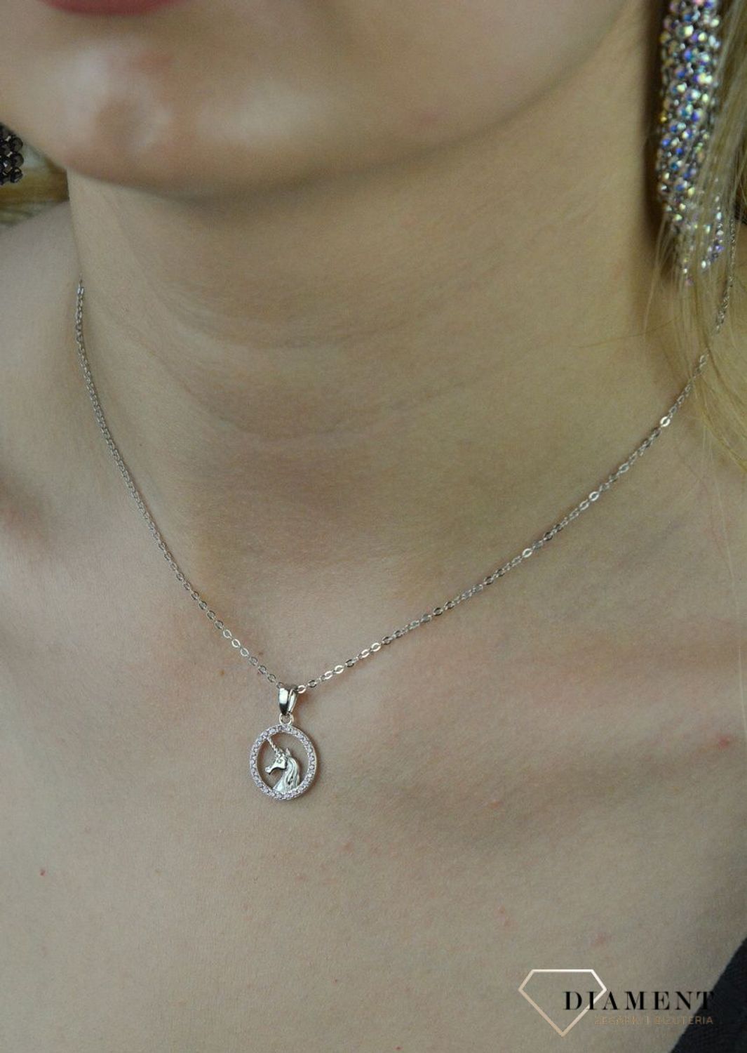 Srebrny naszyjnik dla dziecka 'Jednorożec otoczony różowymi cyrkoniami' JMAD0028PN38.jpg