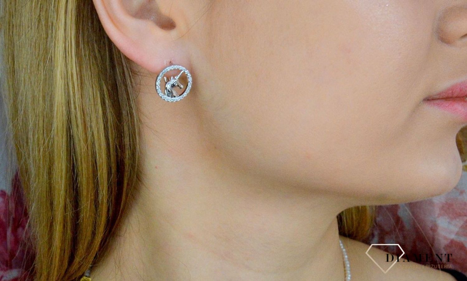 Srebrne kolczyki 'Jednorożce otoczone cyrkonią' JMAD0028SE00.jpg