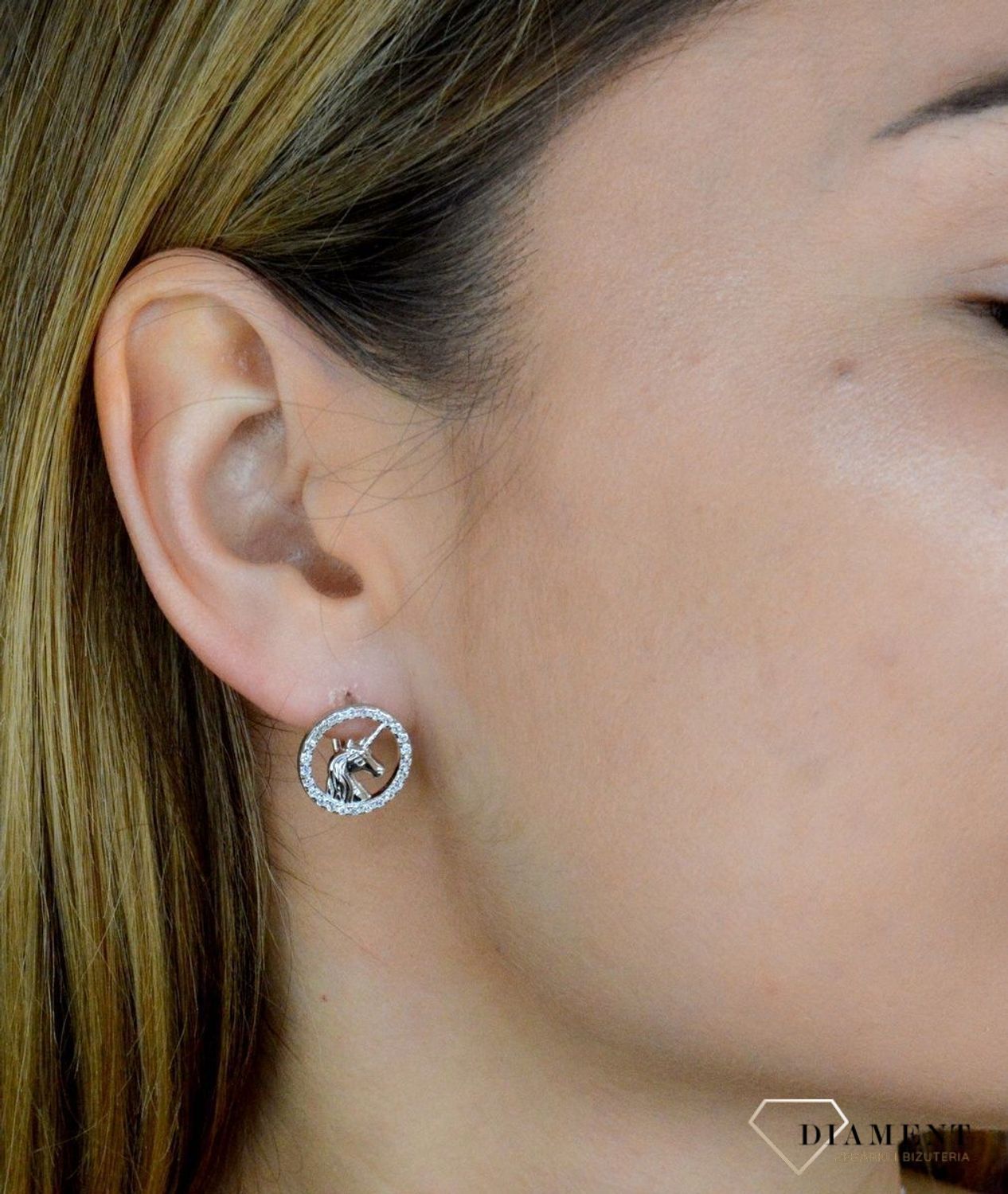 Srebrne kolczyki 'Jednorożce otoczone cyrkonią' JMAD0028SE00.jpg