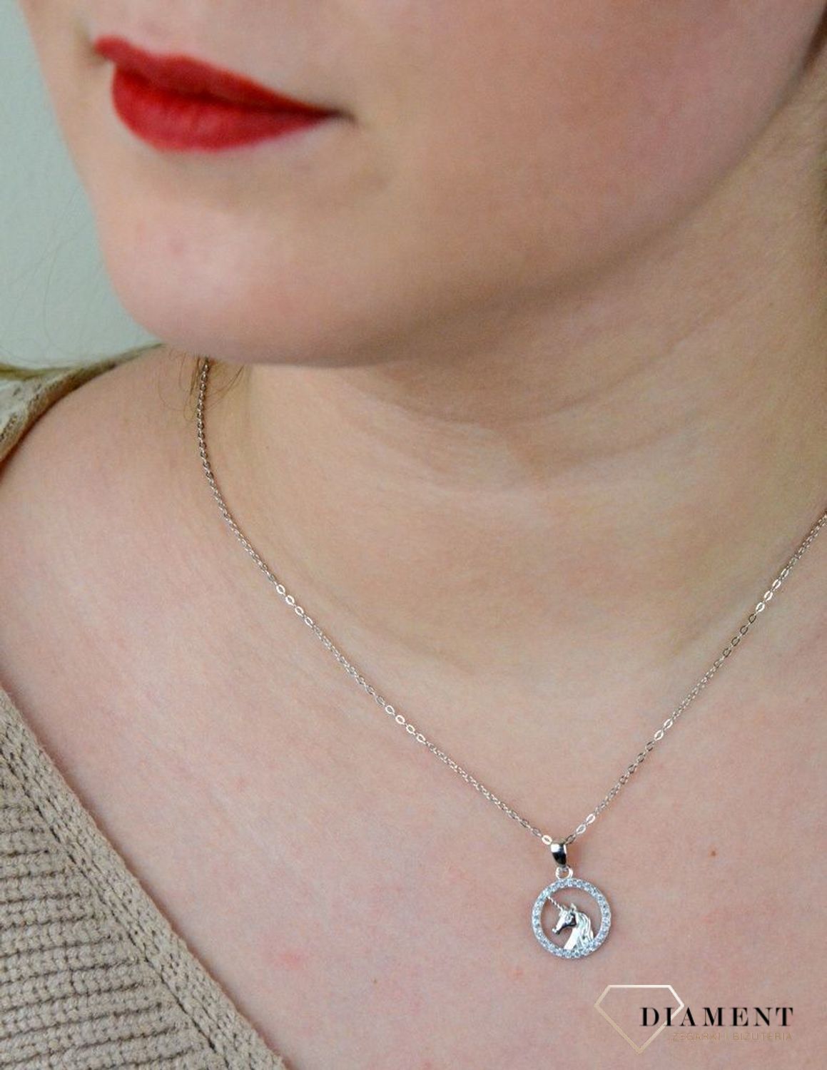 Srebrny naszyjnik celebrytka 'Jednorożec otoczony cyrkonią' JMAD0028SN38.jpg
