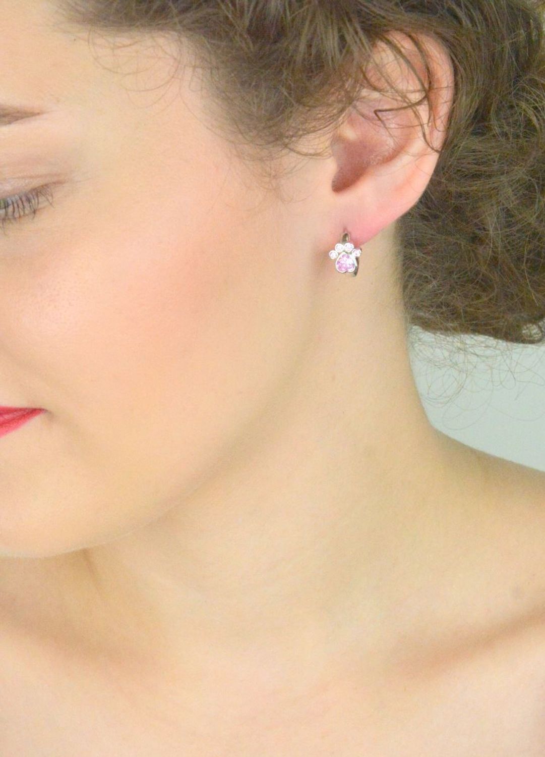 Srebrne kolczyki 'Psia łapka' z różową cyrkonią JMAD0029PE00.jpg