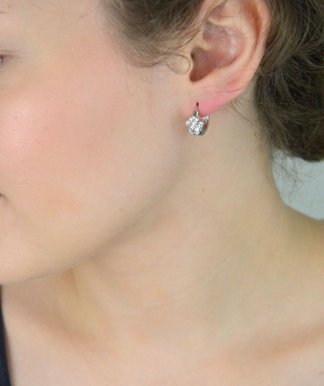 Srebrne kolczyki 'Psia łapka' z cyrkonią JMAD0029SE00.jpg