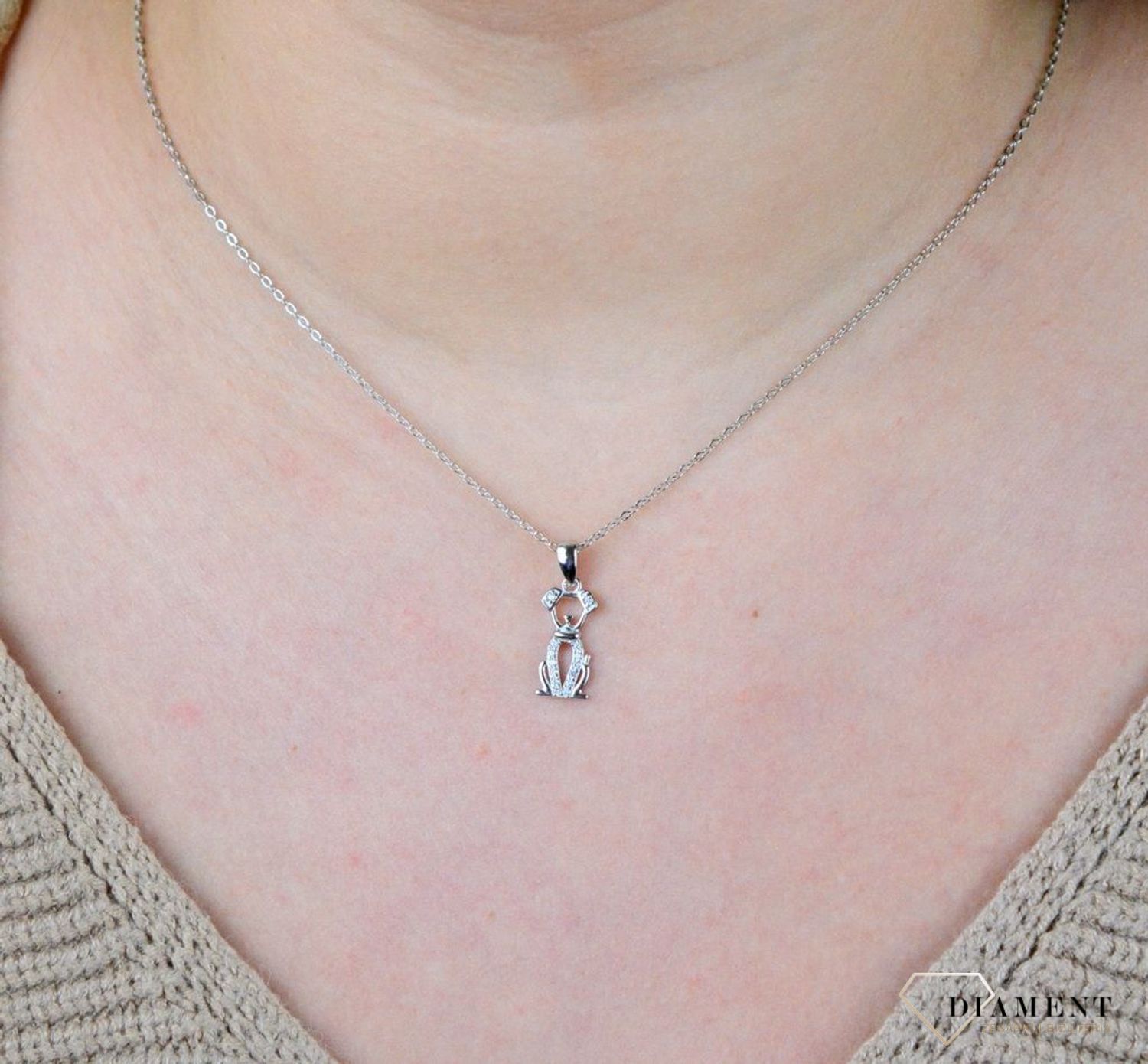 Srebrny naszyjnik z pieskiem JMAD0030SN38.jpg