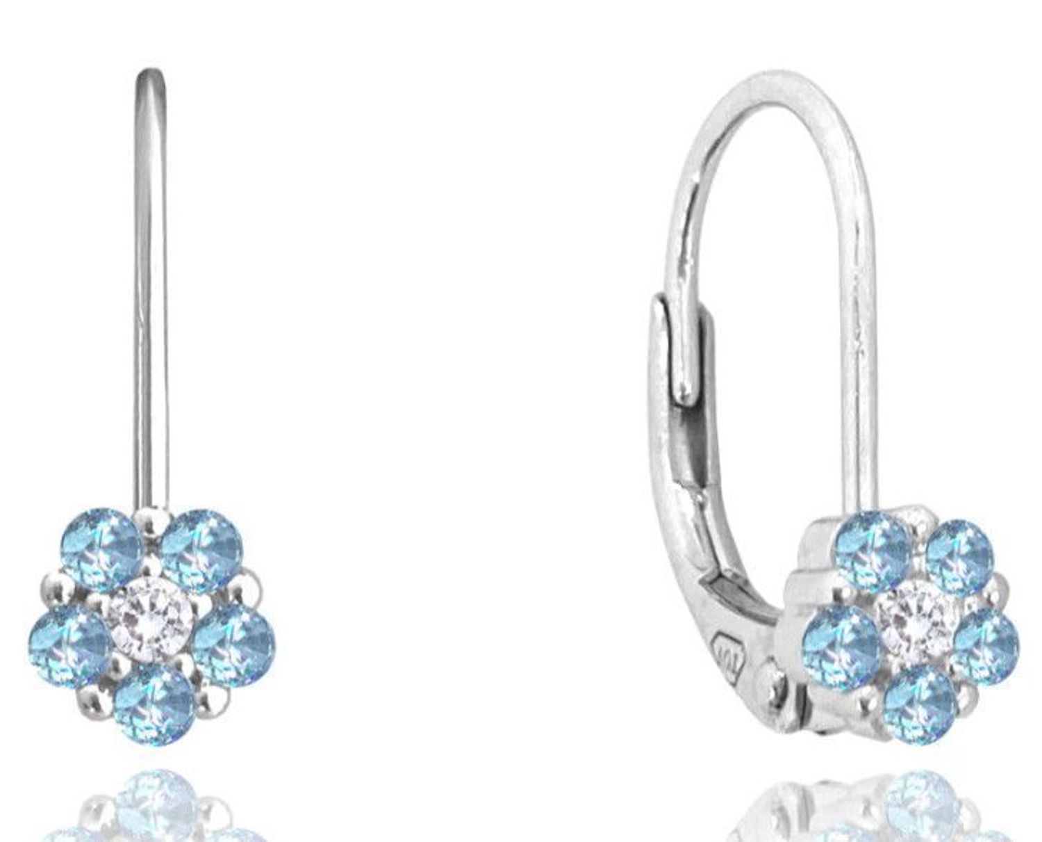 Kolczyki srebrne 925 kwiatki z niebieskimi cyrkoniami JMAD0037AE00. Srebrne kolczyki wykonane z najwyższej próby srebra o formacie delikatnych kwiatków wypełnionych cyrkoniami. Dziecięca biżuteria.jpg