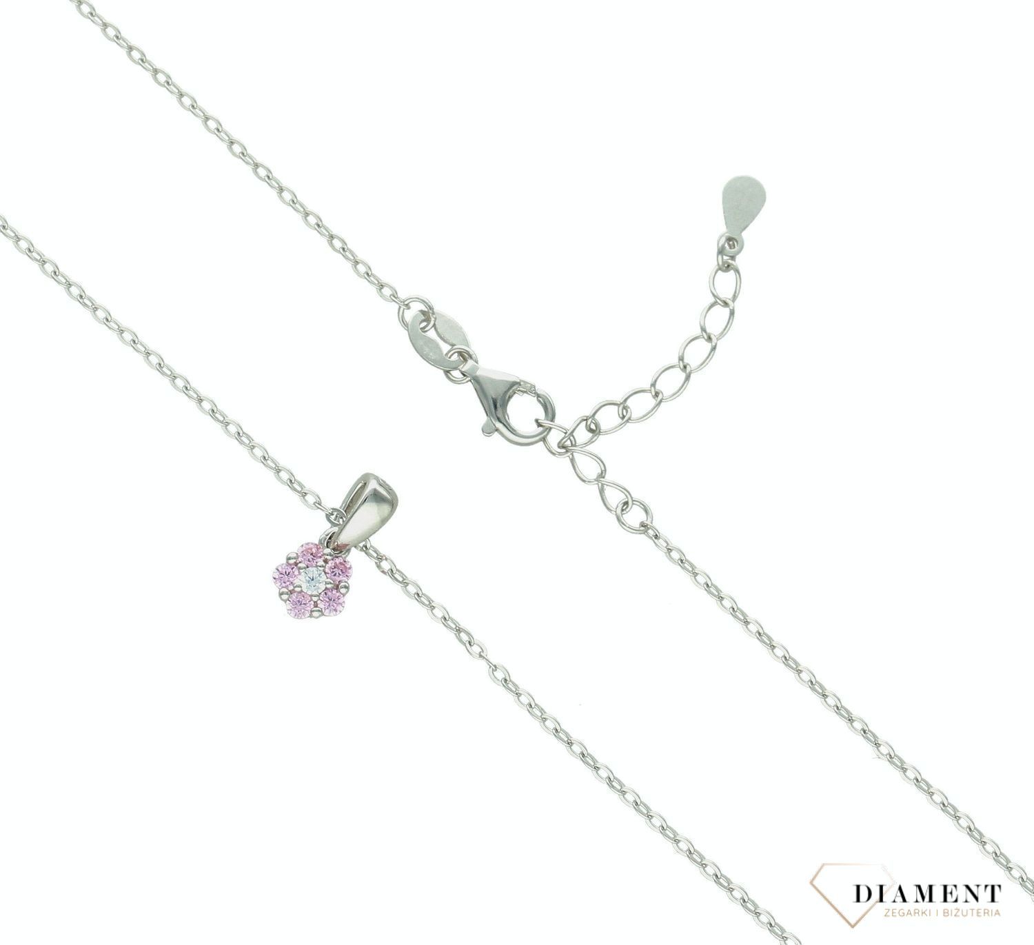 Naszyjnik srebrny kwiatek z różową cyrkonią JMAD0037PN38.  Doskonały na prezent dla wielbicieli przyrody. Ta urokliwa biżuteria spodoba się szczególnie dziewczynkom i nastolatkom. Róż cyrkonii przep.jpg