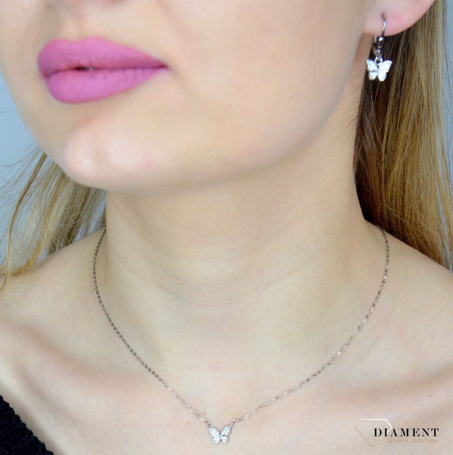 Srebrny naszyjnik dziecięcy 925 z motylkiem JMAD0045SN38.jpg