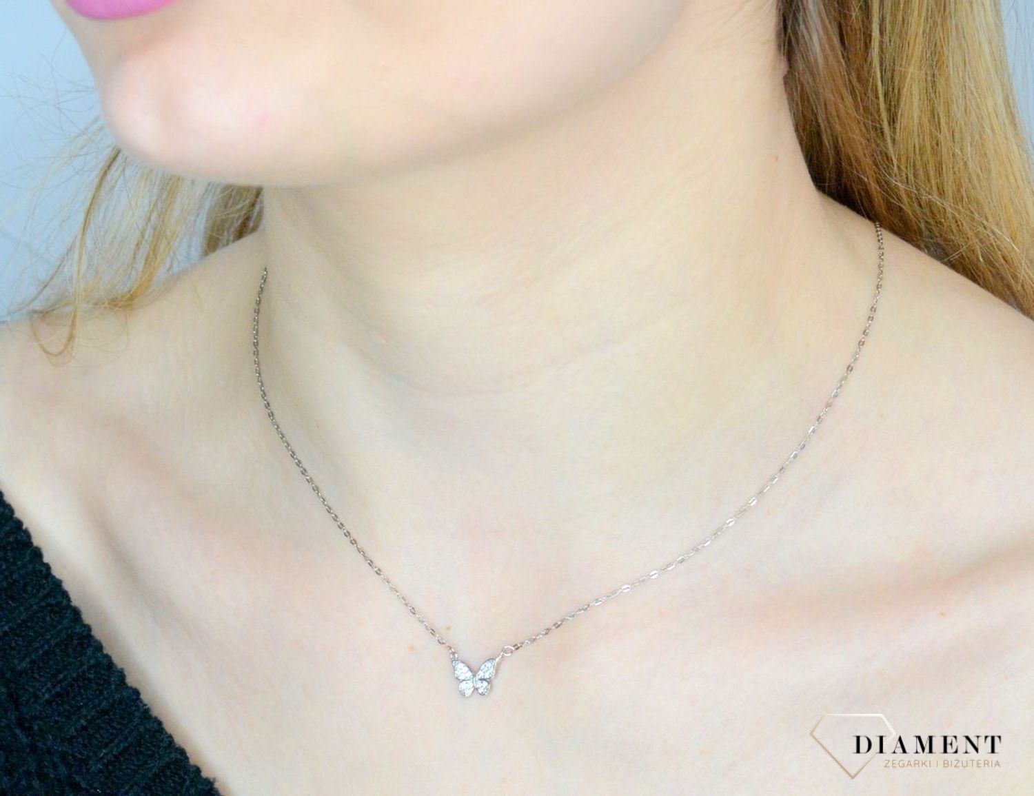 Srebrny naszyjnik dziecięcy 925 z motylkiem JMAD0045SN38.jpg
