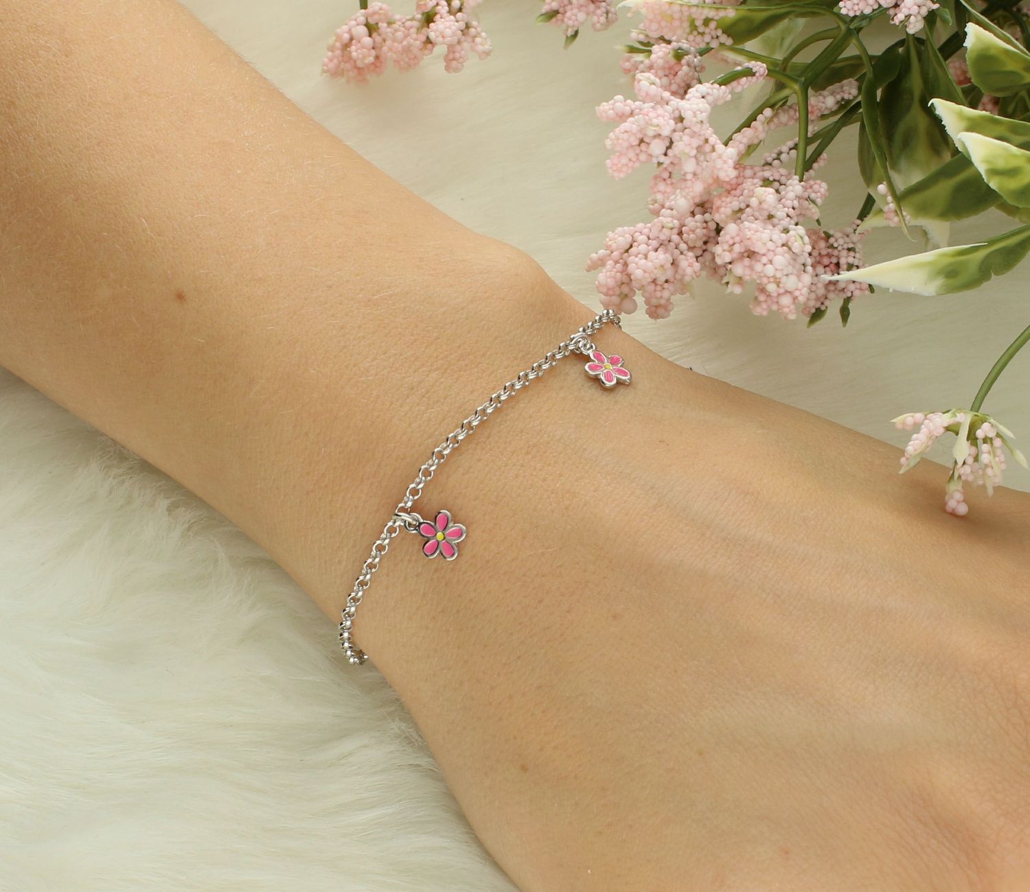 Bransoletka srebrna dziecięca różowe kwiatki próba 925, JMAD0046PB  Bransoletka wykonana z najwyższej jakości srebra próby 925. Idealny pomysł na prezent dla każdej dziewczynki..jpg
