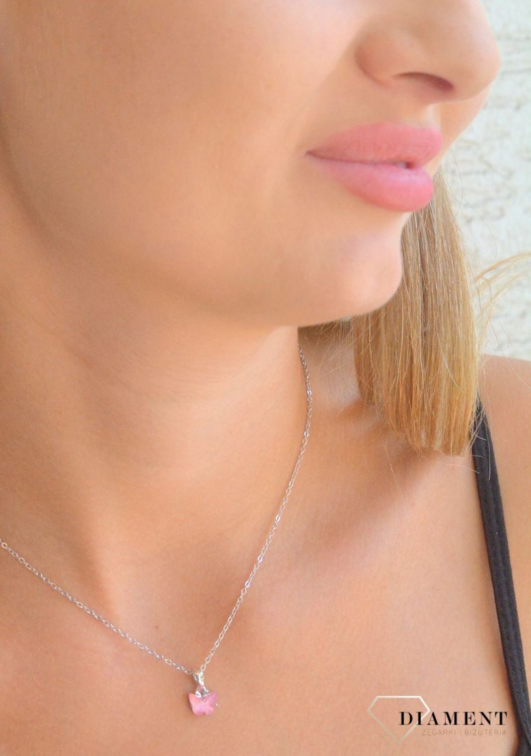 Naszyjnik srebrny różowy błyszczący motylek JMAD0050PN38.jpg