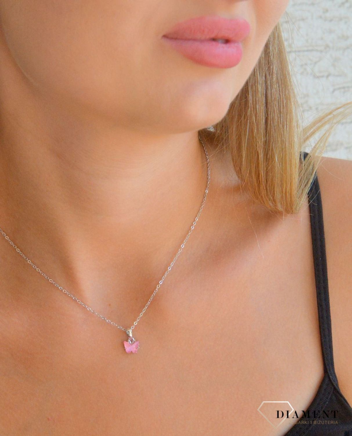 Naszyjnik srebrny różowy błyszczący motylek JMAD0050PN38.jpg