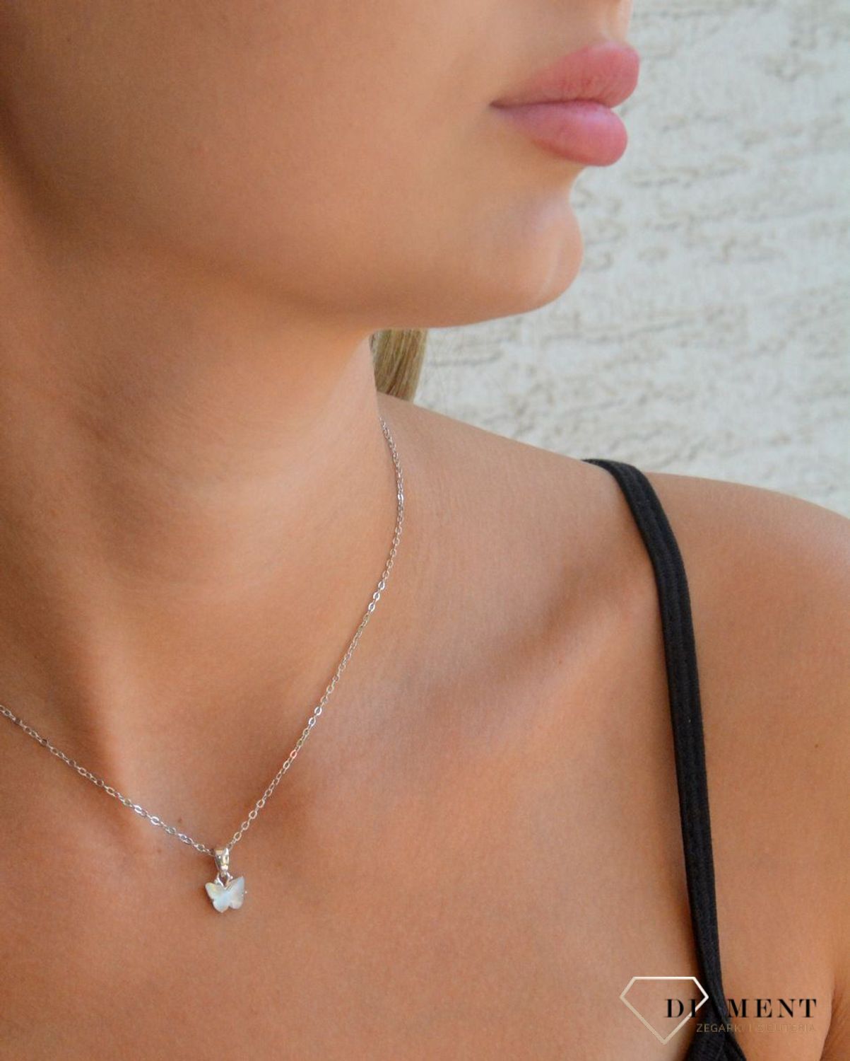 Naszyjnik srebrny biały błyszczący motylek JMAD0050WN38.jpg