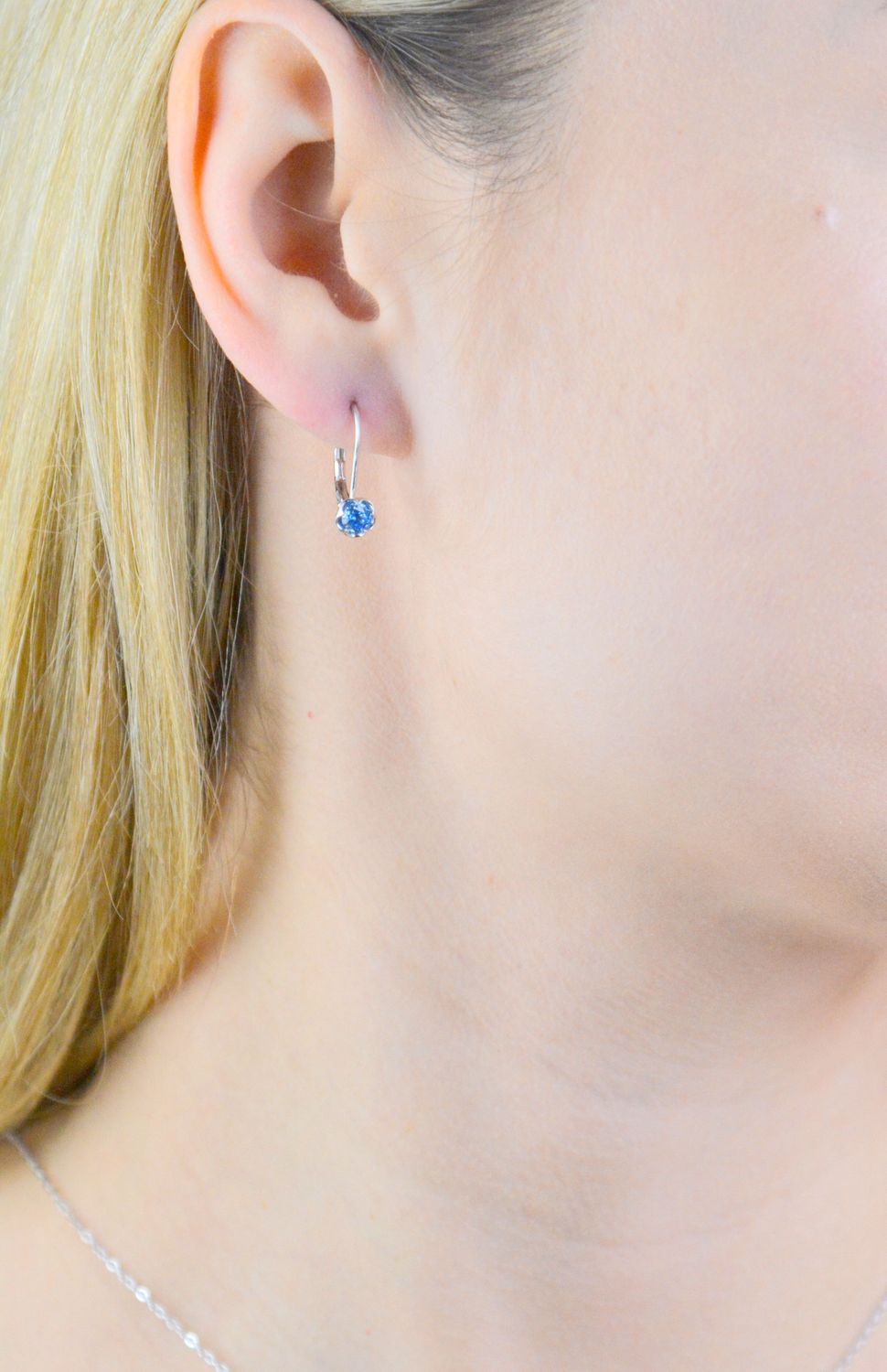 Kolczyki srebrne niebieskie kwiatki próba 925, JMAD0051AE00 Srebrne kolczyki zostały wykonane z najwyższej jakości srebra próby 925. Idealny prezent dla każdej kobiety..jpg