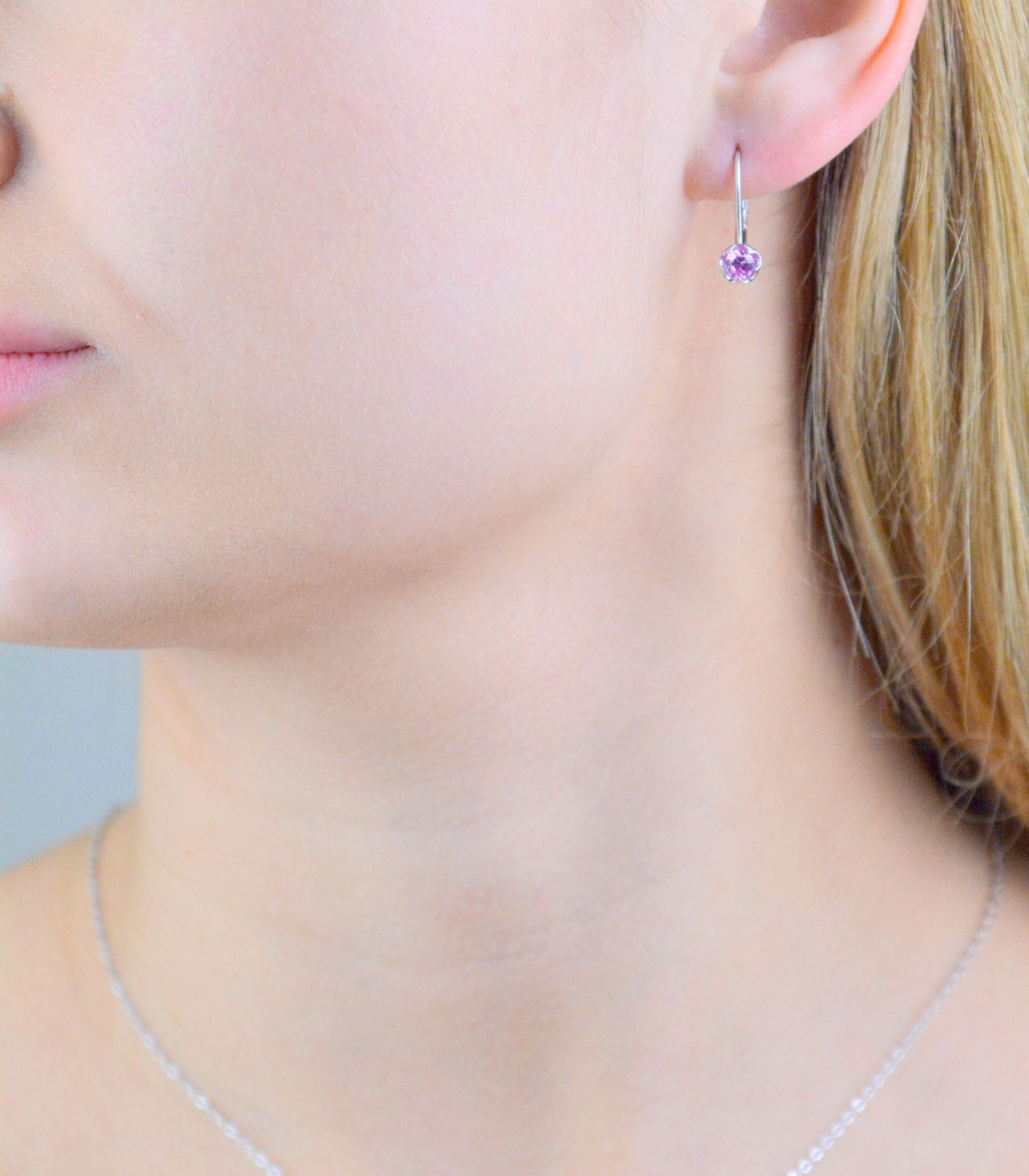 Kolczyki kwiatki różowe srebrne 925, JMAD0051PE00 Srebrne kolczyki zostały wykonane z najwyższej jakości srebra próby 925. Idealny prezent dla każdej kobiety..jpg