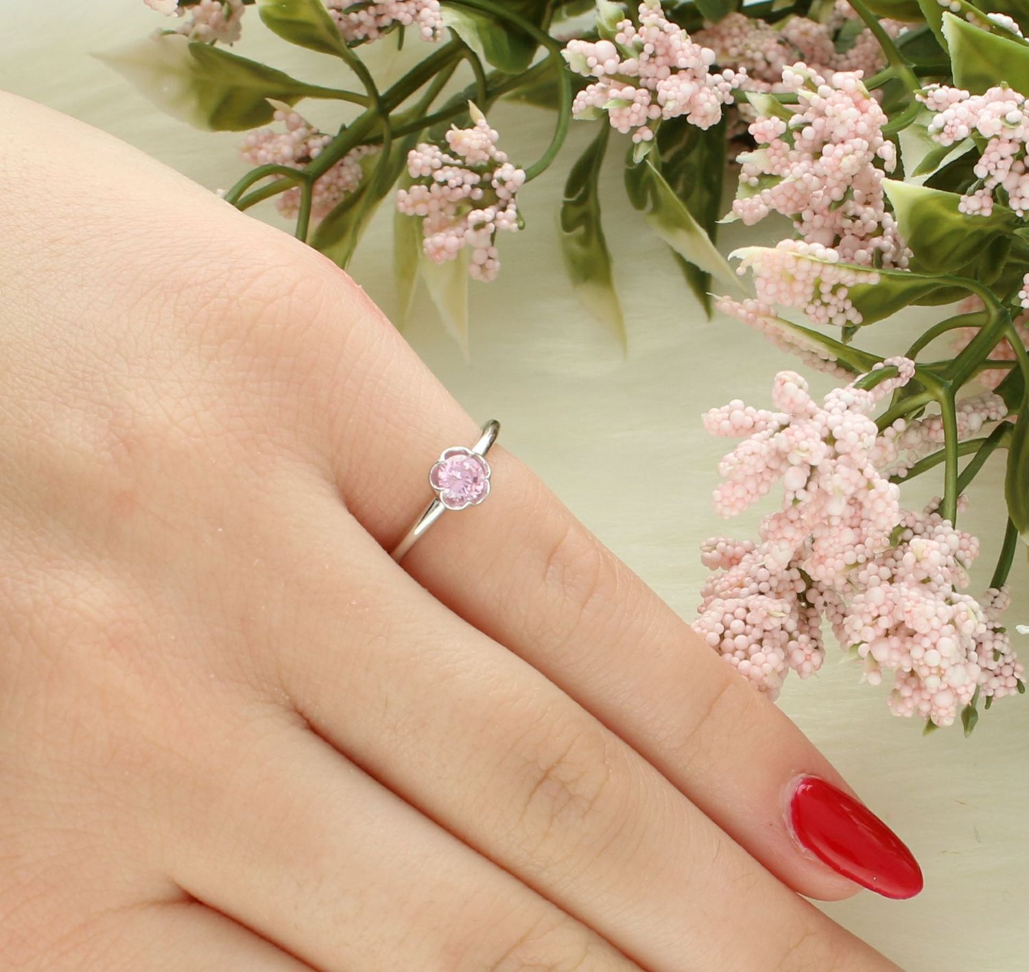 Pierścionek srebrny kwiatek różowa cyrkonia prób 925, JMAD0051PRSrebrny pierścionek wykonany z najwyższej jakości srebra w formie kwiatka z niebieską cyrkonią. Idealny pomysł na prezent..jpg