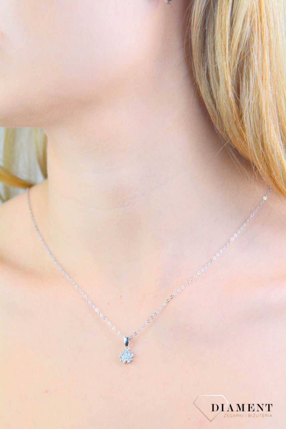 Naszyjnik srebrny kwiatek z białą cyrkonią próba 925, JMAD0055SN22.jpg