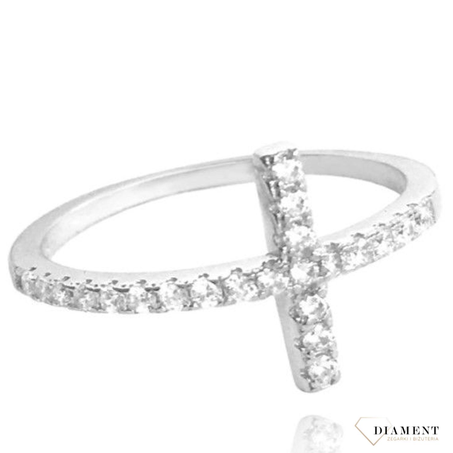 Srebrny pierścionek damski 925 krzyż z cyrkoniami rozmiar 18 JMAN0005SR58. Srebrny pierścionek damski. Pierścionek srebrny z cyrkoniami. Srebrny pierścionek dla kobiety. Srebrny pierścionek damski na prezent..jpg