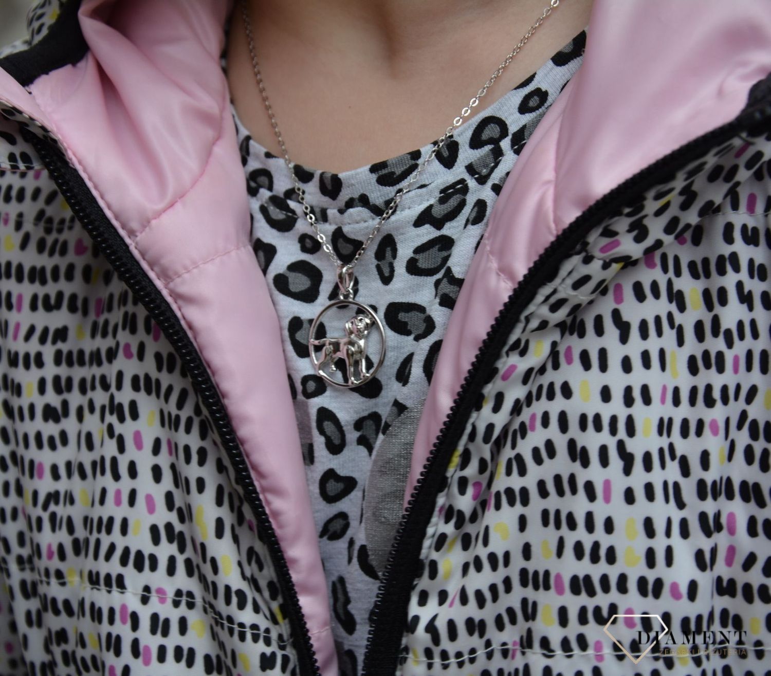 Naszyjnik srebrny dla dziewczynki piesek w kółeczku JMAN0036PN42.jpg