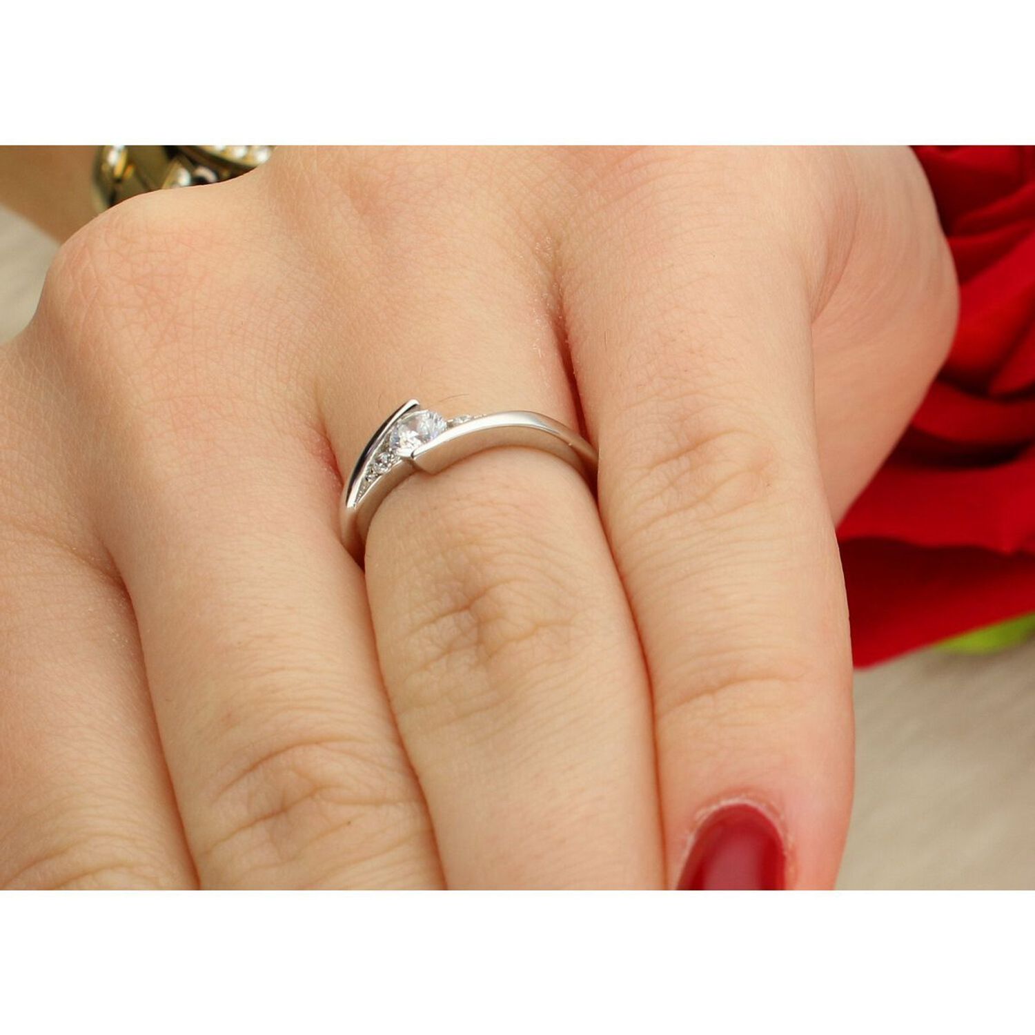 Srebrny pierścionek damski 925 obrączka z cyrkonią rozmiar 9 JMAN0046SR49. Srebrny pierścionek delikatny damski. Pomysł na prezent dla kobiety. Mały srebrny pierścionek..jpg