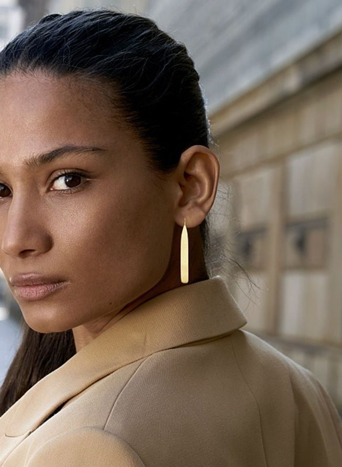 Srebrne kolczyki wiszące pokryte złotem długie patyczki JMAN0180GE00 (2).jpg