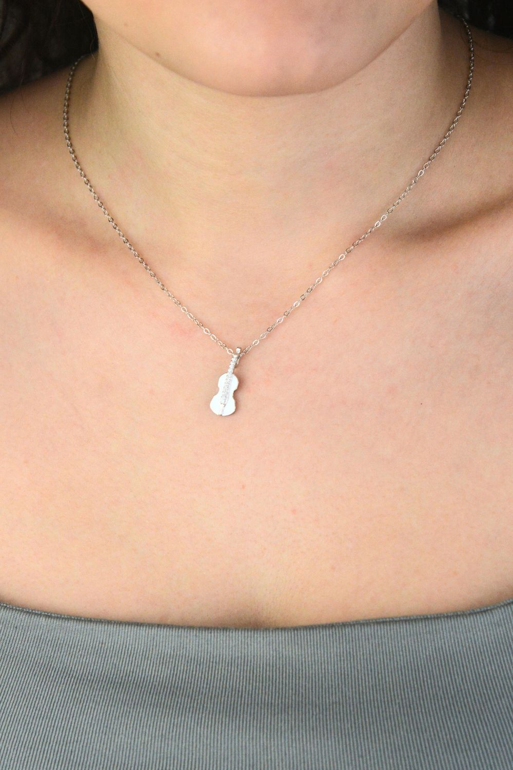 Srebrny naszyjnik MINET – Skrzypce z białymi cyrkoniami Ag 925.jpg