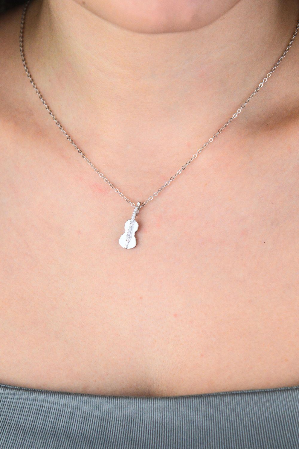 Srebrny naszyjnik MINET – Skrzypce z białymi cyrkoniami Ag 925.jpg