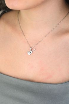 Srebrny naszyjnik MINET gitara z czarnymi cyrkoniami  Ag 925 (3).jpg