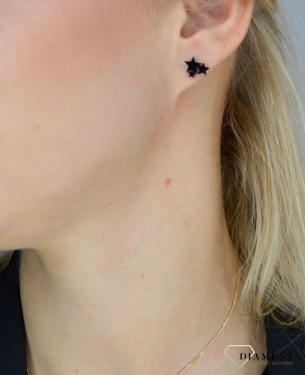 Kolczyki srebrne przy uchu 'Czarne gwiazdki' JMAN0200BE00.jpg