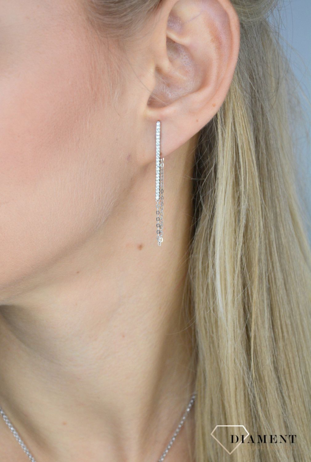 Srebrne kolczyki 925 patyczki cyrkonie z łańcuszkiem JMAN0206SE00.jpg