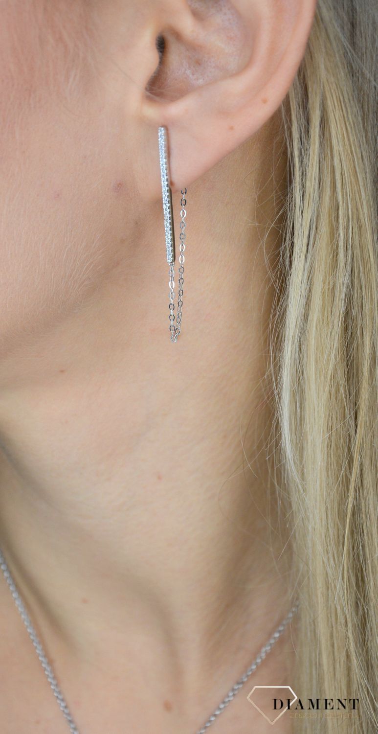 Srebrne kolczyki 925 patyczki cyrkonie z łańcuszkiem JMAN0206SE00.jpg